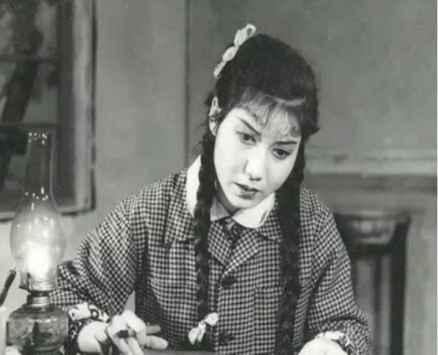 张少华新凤霞事件怎么回事，严凤英开膛破肚的场面照片,本文共（3715字）