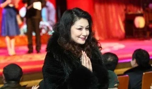 赵本山小姨子于月仙年轻旧照（于月仙姐夫是赵本山）(6)