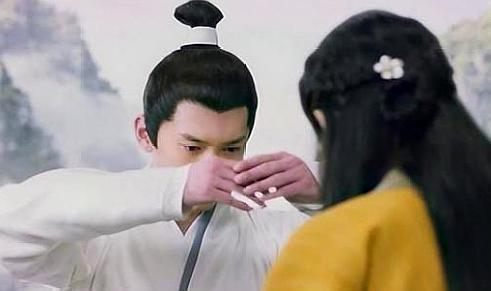 三生三世：胭脂带着离镜的女儿拜谢子阑，这个细节你注意到了吗？