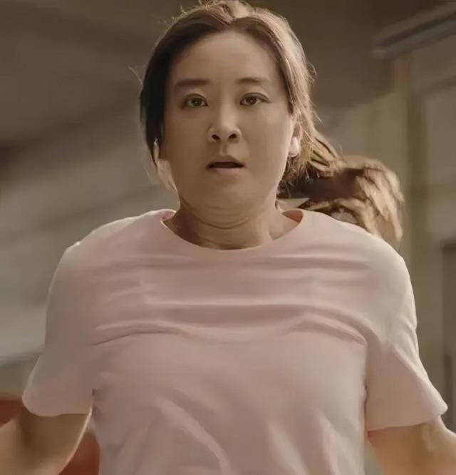 娱乐贾玲官宣成功减重100斤  2