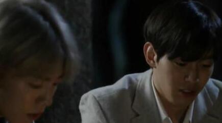 武林学校惊现土豪火烧人民币 韩剧收视率为什么会下跌