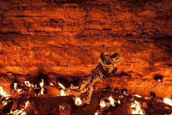 人们发现地狱之门,里面熊熊烈火已经烧了48年,曾有人深入其中