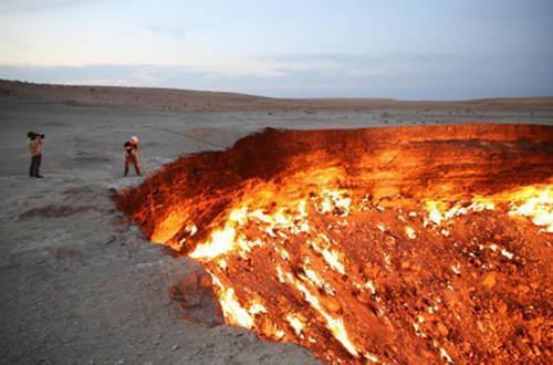 人们发现地狱之门,里面熊熊烈火已经烧了48年,曾有人深入其中