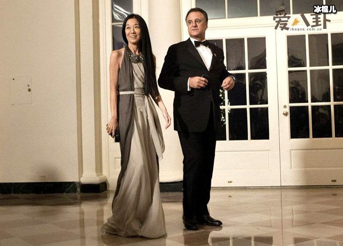 71岁王薇薇近照似冻龄少女