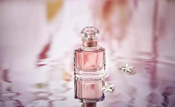 香水飞机上可以随身携带,香水可以带上飞机吗图2