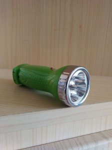 ​苹果手电筒不亮了原因(iphone需要降温后才能使用闪光灯)