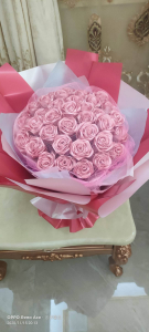 ​订婚用什么颜色的玫瑰花（婚礼上常用的鲜花推荐）