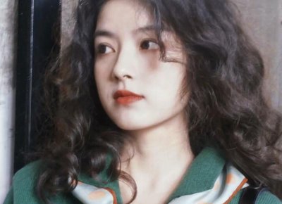 ​男生暗恋你时会表现出哪些潜意识动作？揭秘男生心中的暗恋迹象！