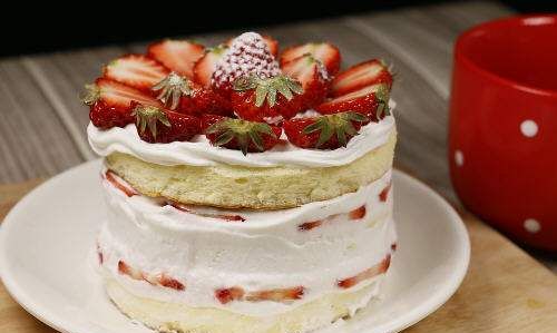 切蛋糕怎么做可以使切口平整,切蛋糕时怎么做可以使切口平整且不沾刀图3