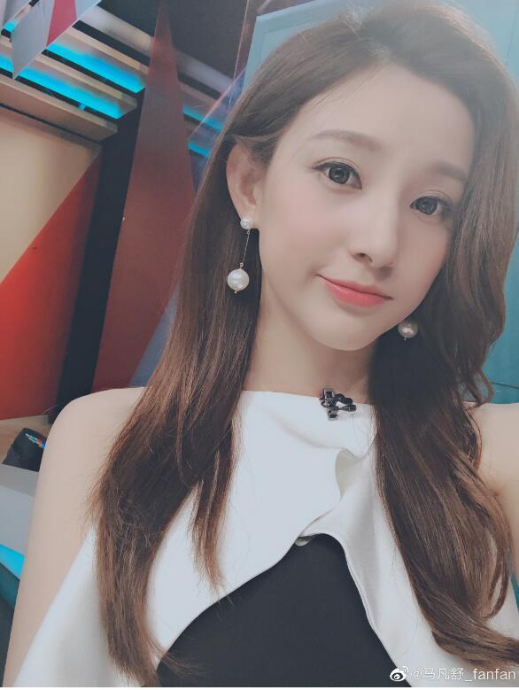 马凡舒走秀时泳裤意外 走t台泳裤掉落视频截图