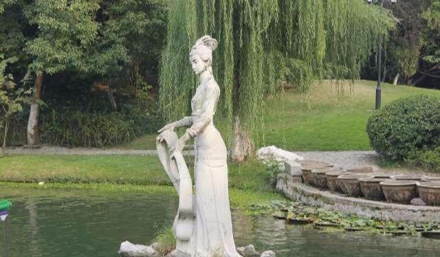 解析女子被称“千金小姐”的典故