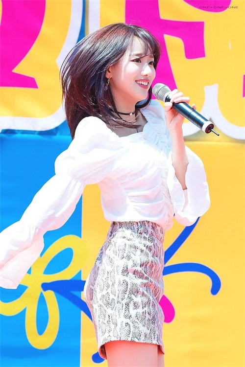 韩国偶像歌手李娜恩