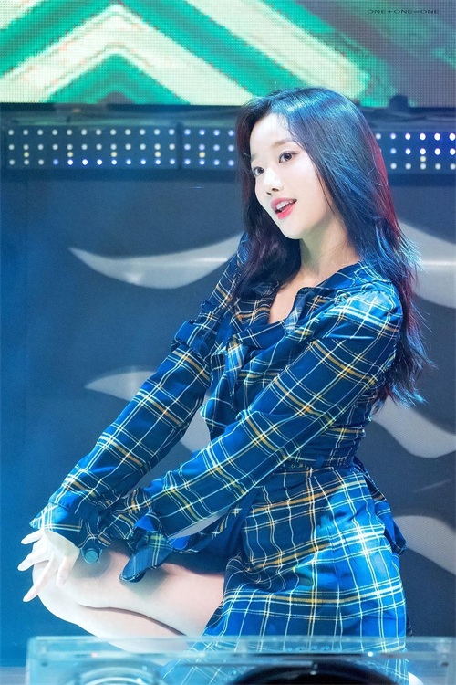 韩国偶像歌手李娜恩