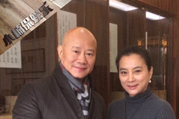 54岁李玲玉全家近照，二婚嫁富豪外国人，育有一个儿子