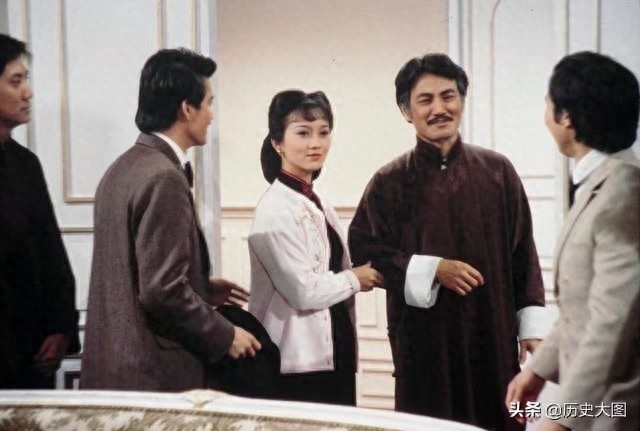 1980年香港电视剧《上海滩》的剧照,图2是周润发和赵雅芝