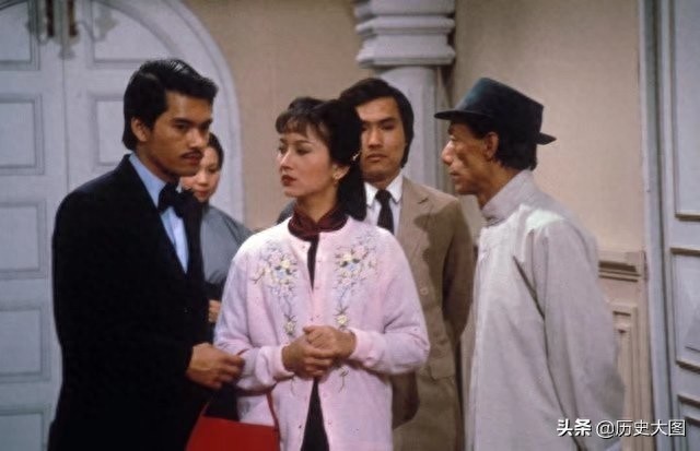 1980年香港电视剧《上海滩》的剧照,图2是周润发和赵雅芝