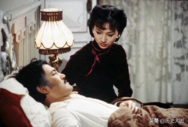 1980年香港电视剧《上海滩》的剧照,图2是周润发和赵雅芝