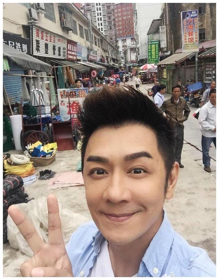 47岁“不老男神”低调庆生找小17岁娇妻,育有“三女一子”