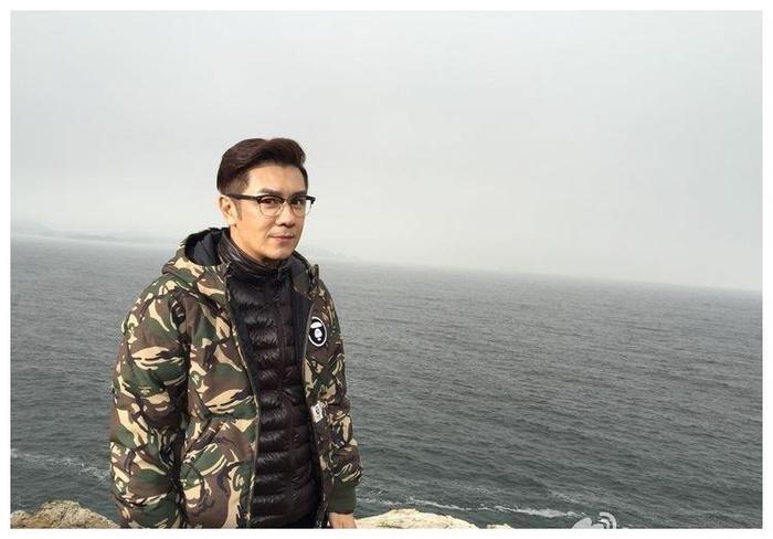 47岁“不老男神”低调庆生找小17岁娇妻,育有“三女一子”