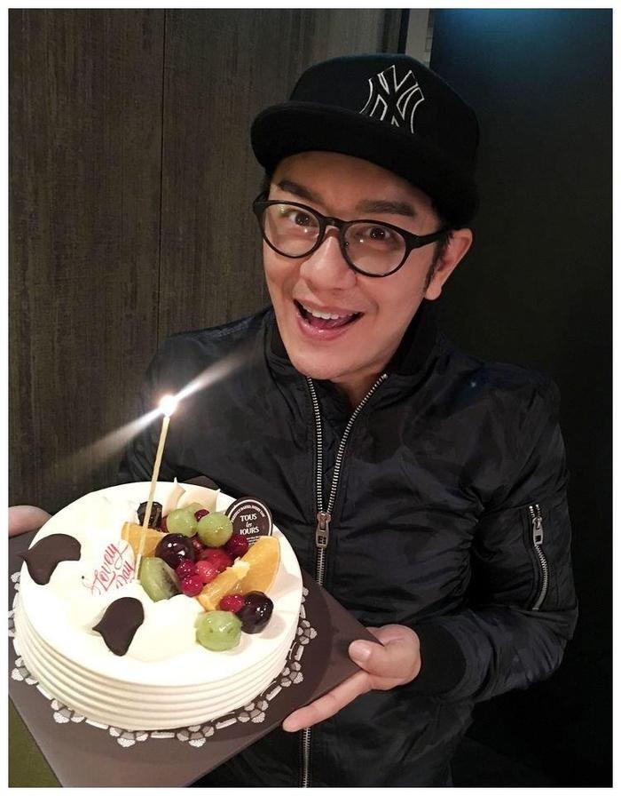 47岁“不老男神”低调庆生找小17岁娇妻,育有“三女一子”