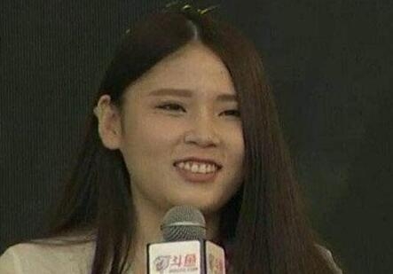 斗鱼酥酥真实生活照片曝光 参加斗鱼嘉年华颜值翻车被喷 斗鱼酥酥真实生活照片曝光 参加斗鱼嘉年华颜值翻车被喷