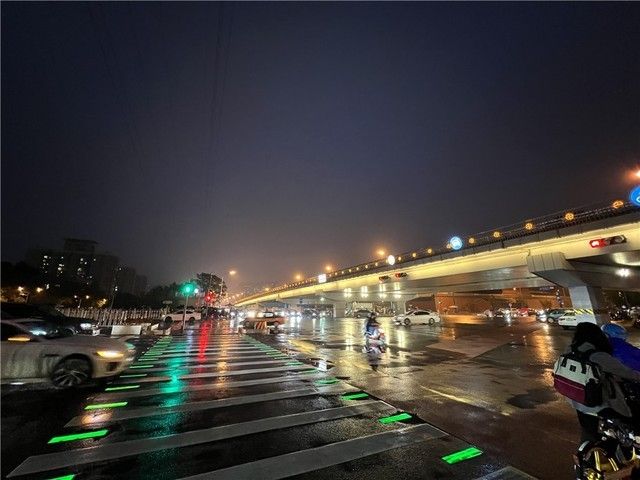 苹果手机和vivo哪个好（三款手机横评对比分享）