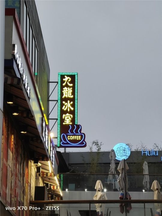 苹果手机和vivo哪个好（三款手机横评对比分享）