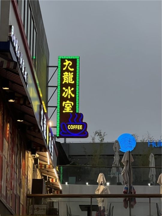 苹果手机和vivo哪个好（三款手机横评对比分享）