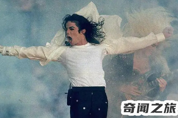 迈克杰克逊鬼魂出现（演员头上漂浮着一个疑似迈克尔杰克逊的鬼魂）(1)_