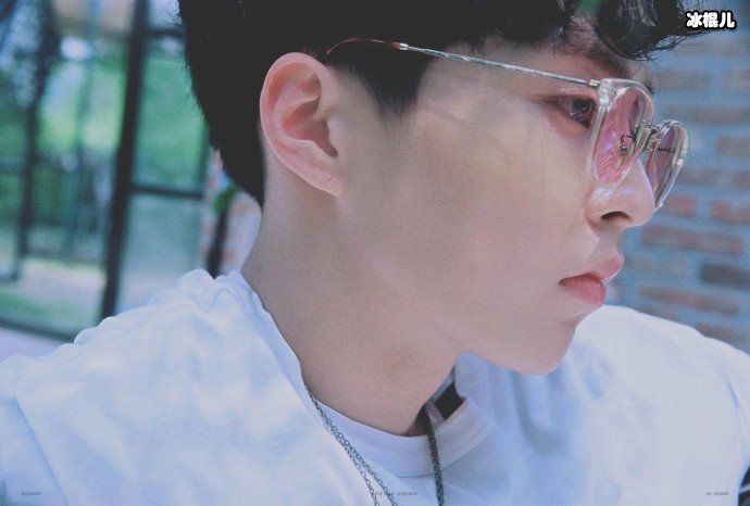 EXO成员XIUMIN将入伍