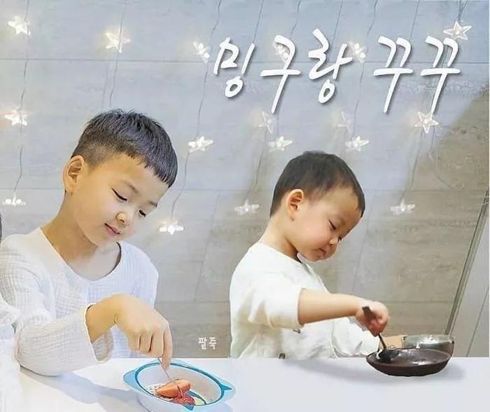 壁纸丨最火韩国表情包，民国都长这么大了！